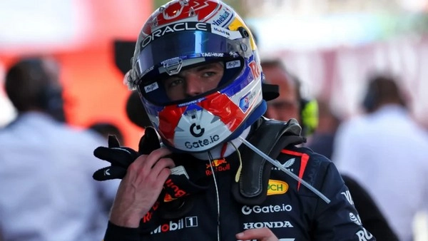 How to Predict First Retirement in Racing?

