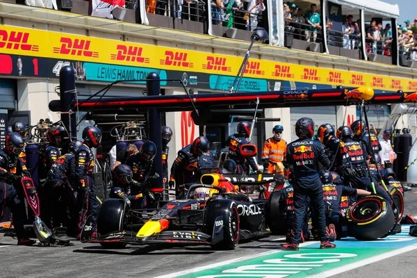 What separates a Fastest Pit Stop wager from other motor racing bets?
