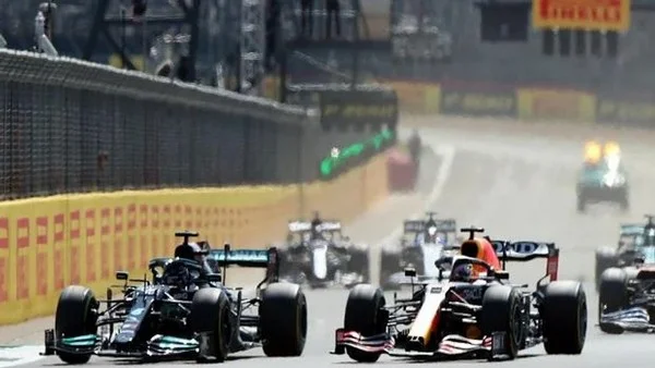 Who benefits most from backing the First Lap Leader?
