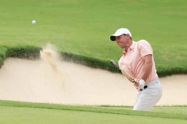 Does a sand save swing live betting momentum?