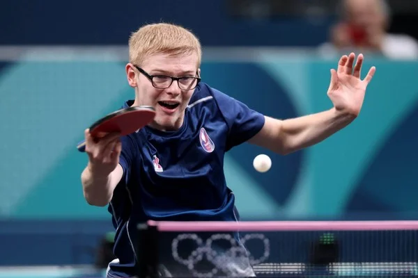 How do the odds of winning lottery prizes differ in different regions?