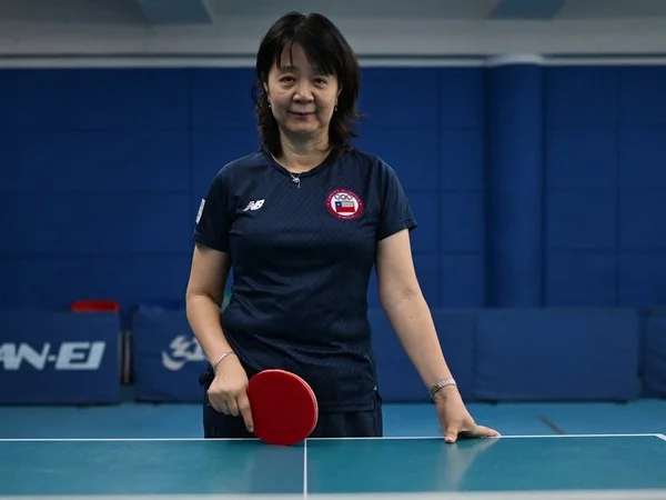 How do the odds of winning lottery prizes differ in different regions?