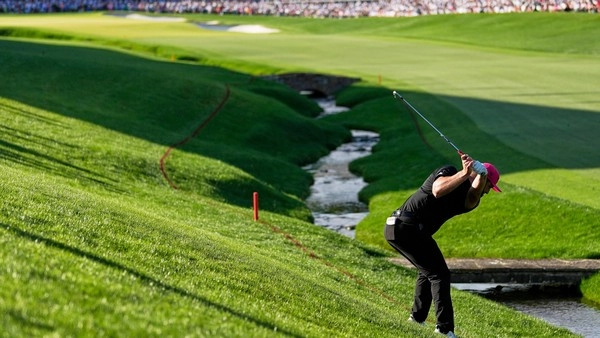 Can golf Sunday collapse be predicted early?