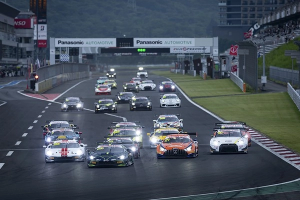 Can racing comeback laps be predicted accurately?