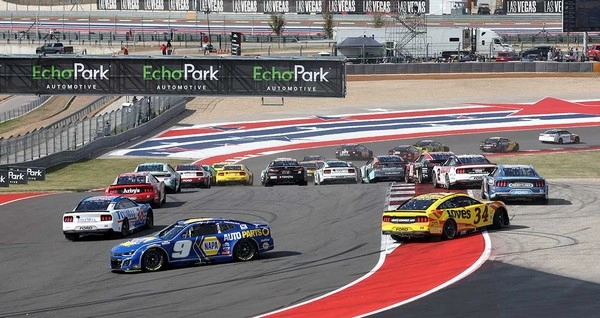 Can racing comeback laps be predicted accurately?