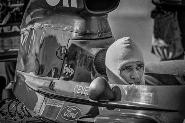 Can racing driver psychology help identify winning odds?