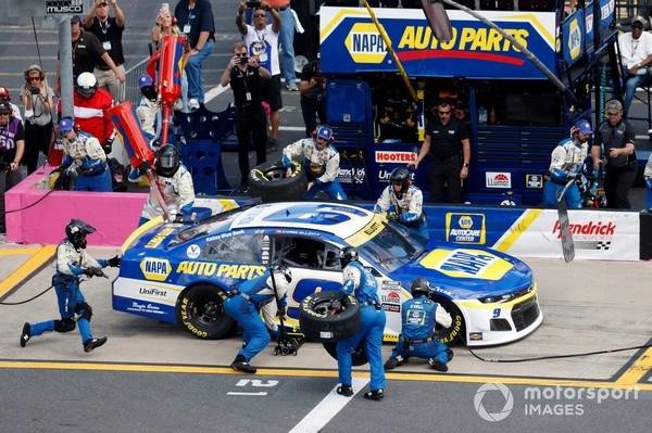 Can racing pit timing determine the winner?