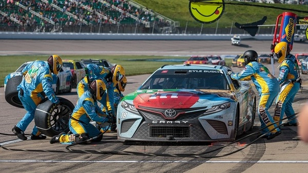 Can racing pit timing determine the winner?