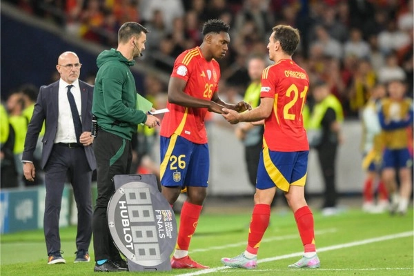 Can changing defensive players change the odds of a game in the late stages?