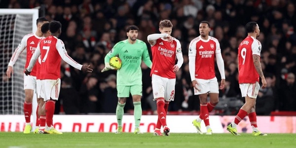 Does the sandwich game reduce the performance of football teams?