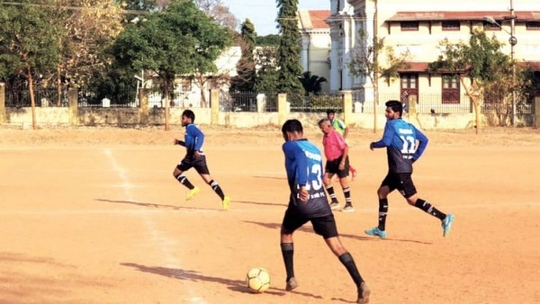 Can a narrow winning pattern be very predictive in competitive football leagues?