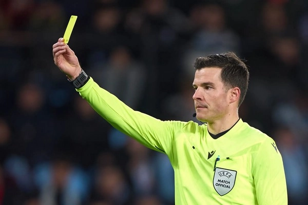 How does referee card bias affect football betting?